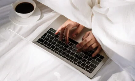 تحت التجربة